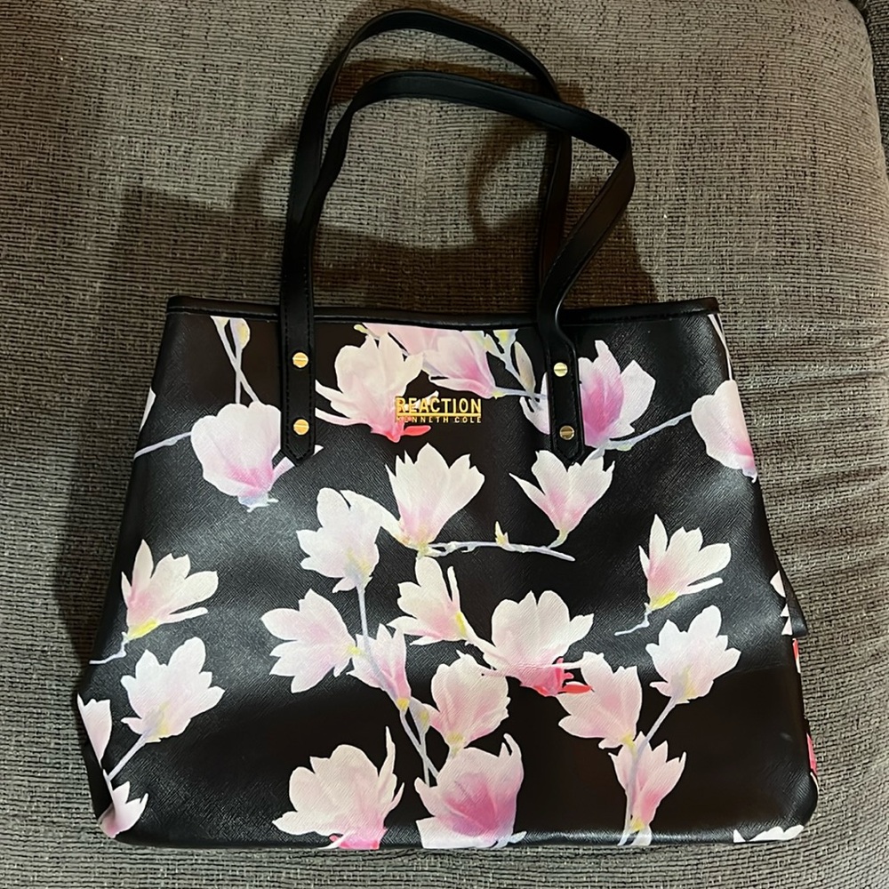 Reaction Kenneth Cole Purse